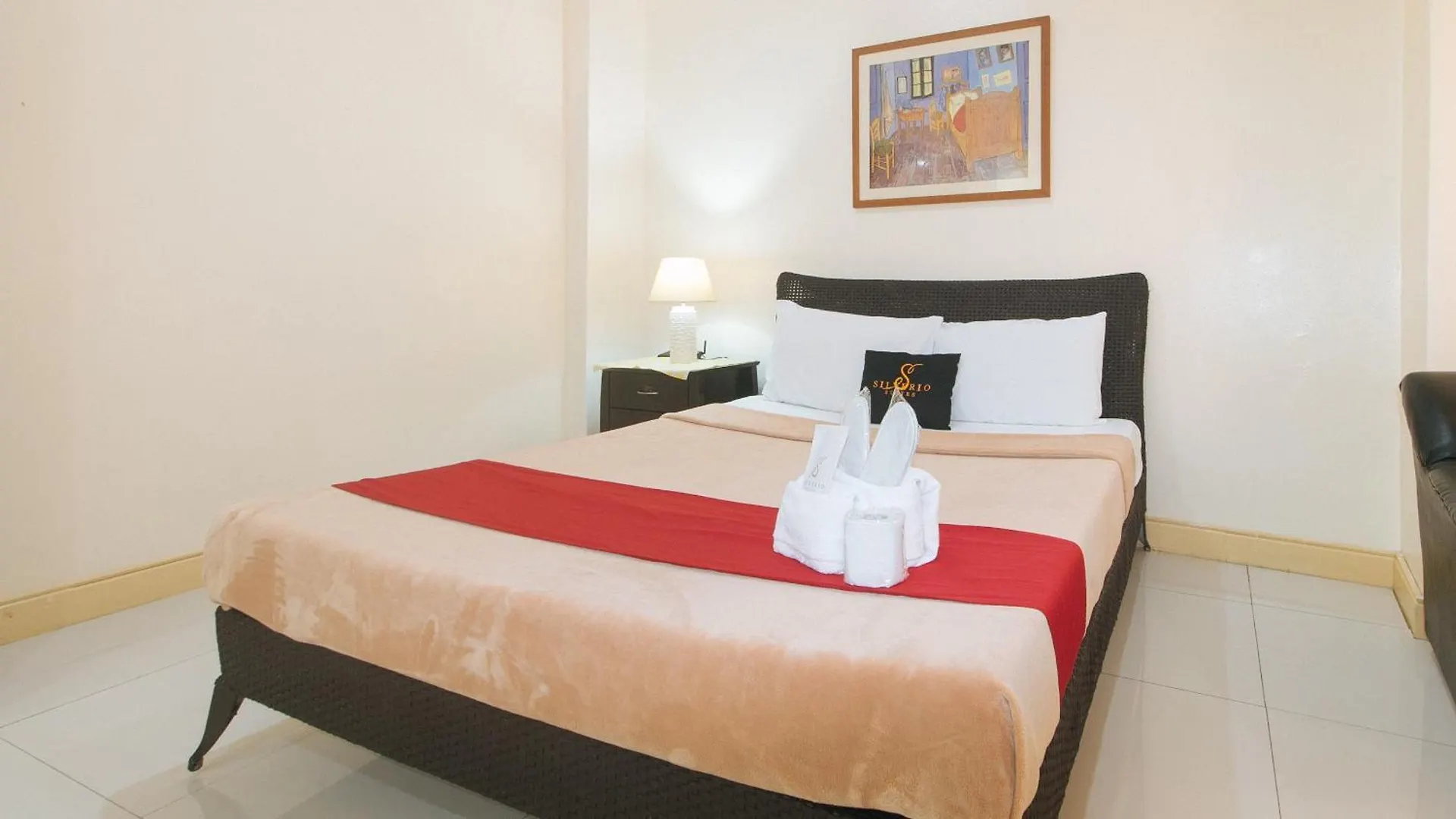 153 Silverio Suites Paranaque City Hotel