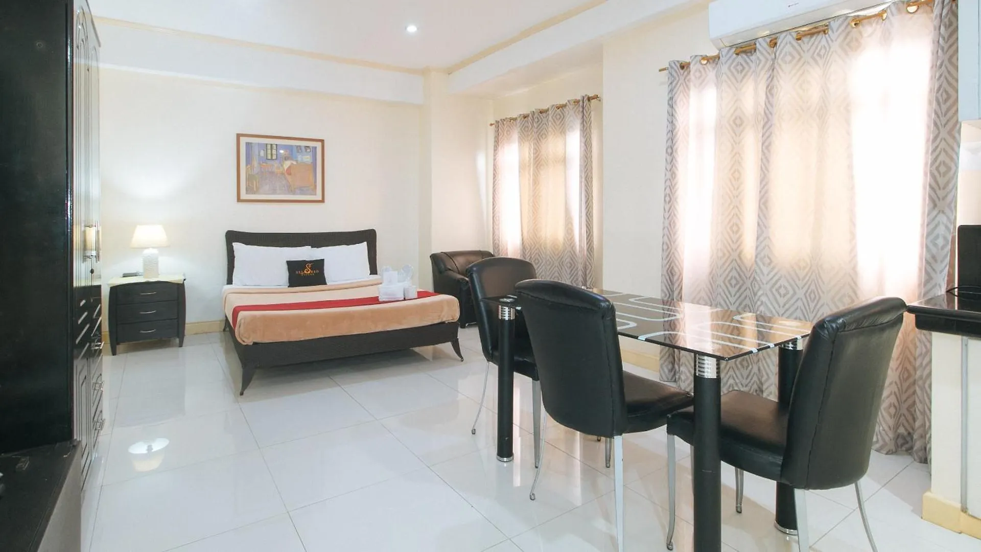 153 Silverio Suites Paranaque City Hotel
