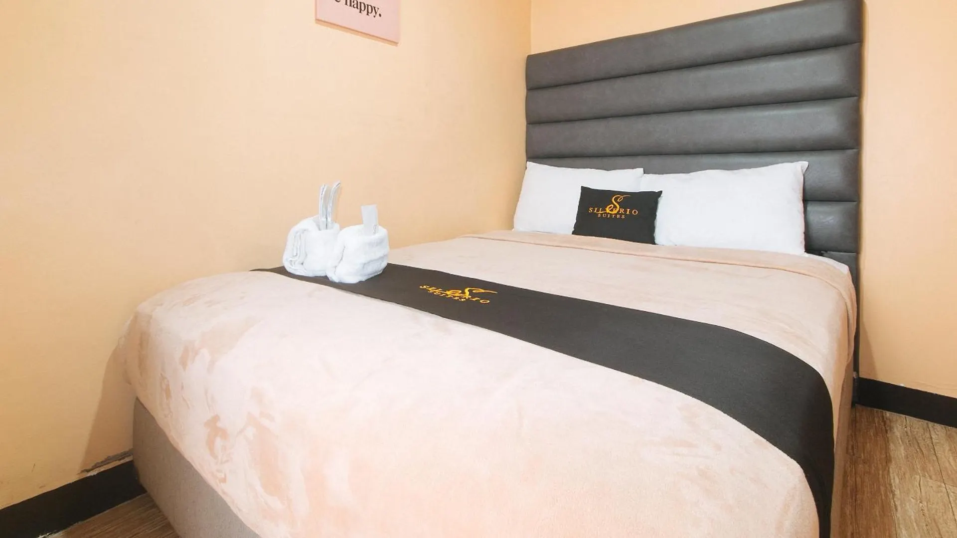 153 Silverio Suites Paranaque City 3*,