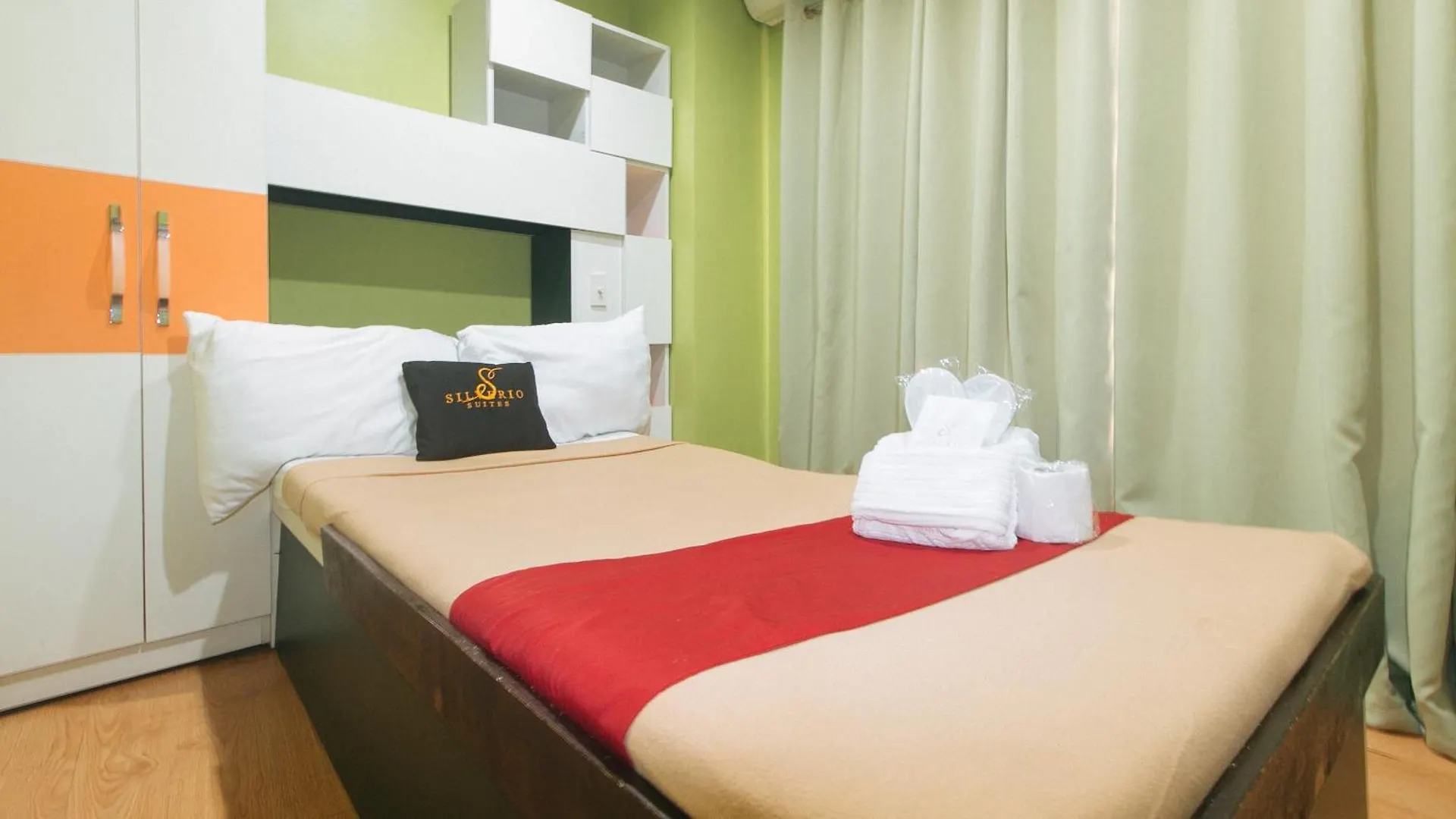 153 Silverio Suites Paranaque City 3*,